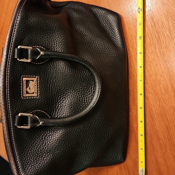 Dooney & Bourke black pebble leather classic satchel! Well worn & clean! - Picture 2 of 10